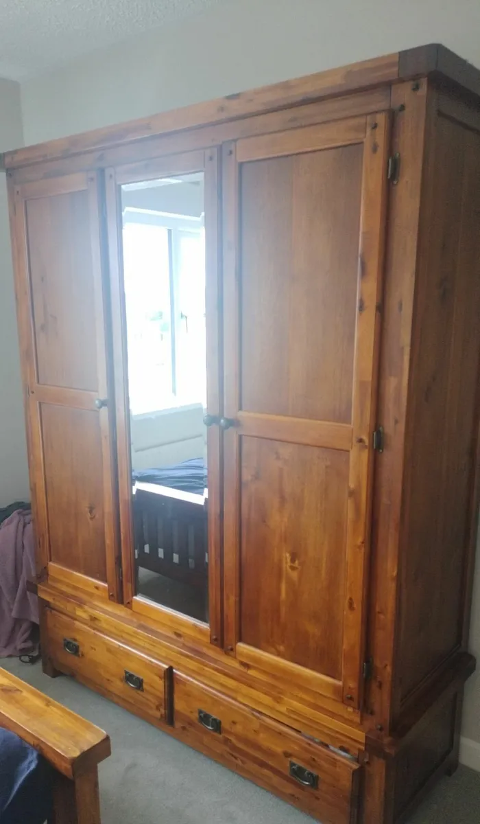 Bedroom furniture - Image 4