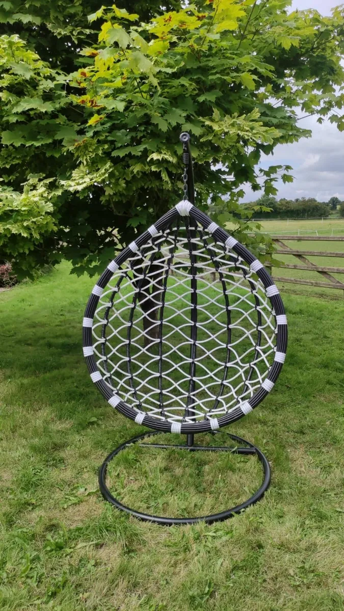 Hanging Swings Eggs – Metal Frame – Rattan Finish - Image 4
