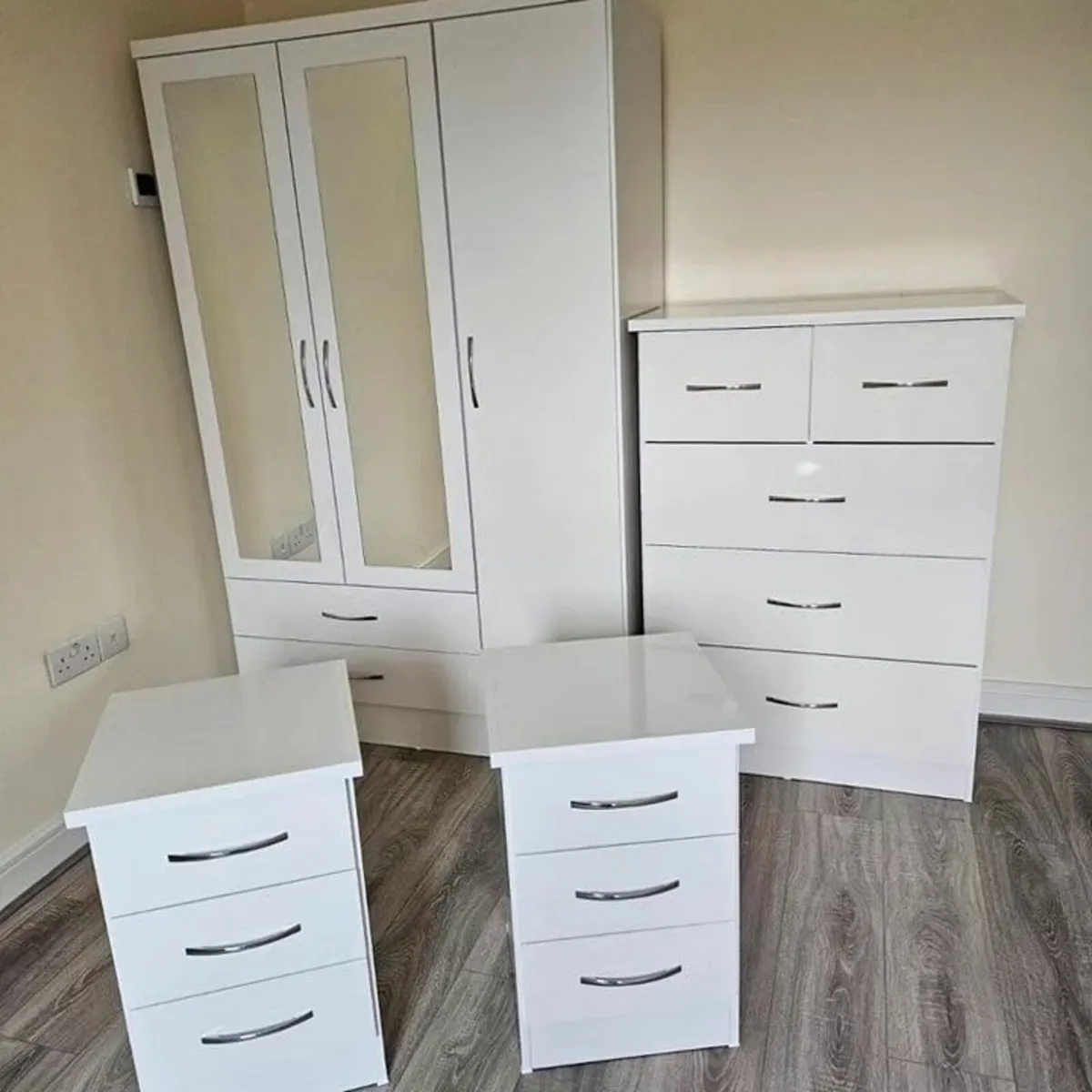 BRAND NEW BEDROOM SETS € 799