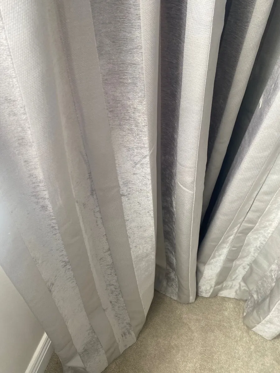 Curtains with blackout lining - Image 1