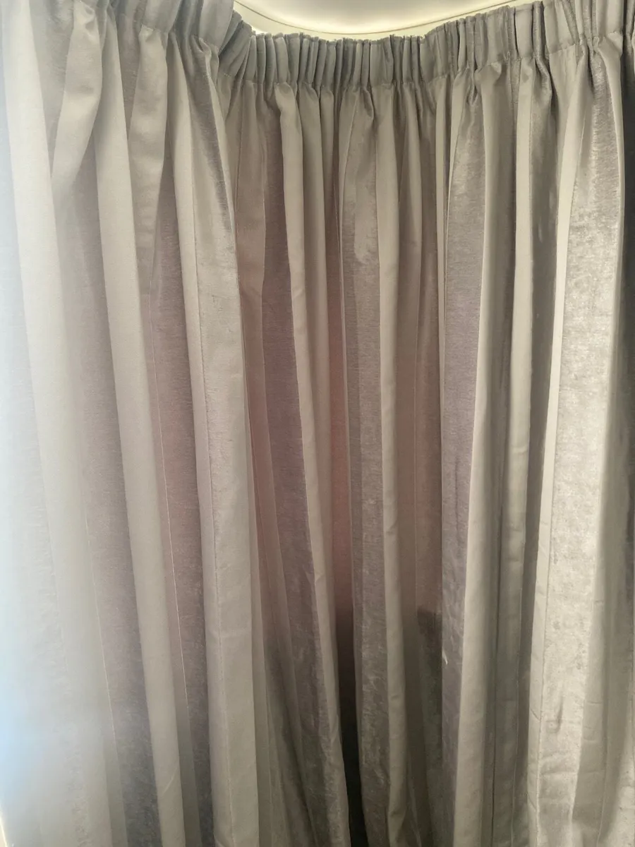 Curtains with blackout lining - Image 2