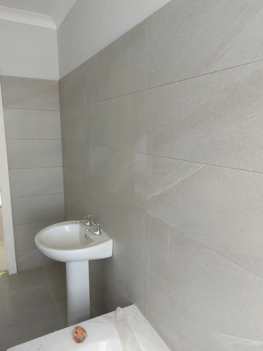 Bathroom wall tiles - Image 1