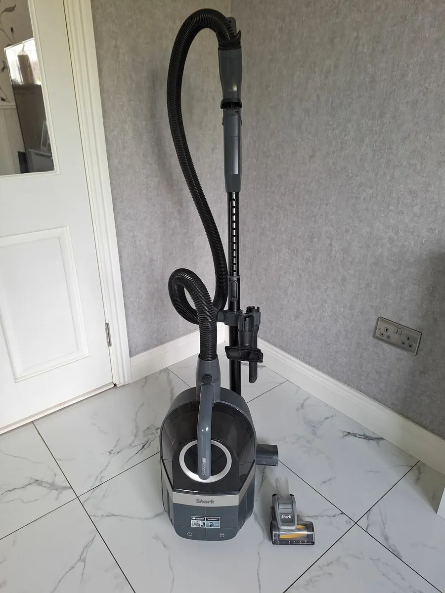 Shark vacuum cleaner - Image 1