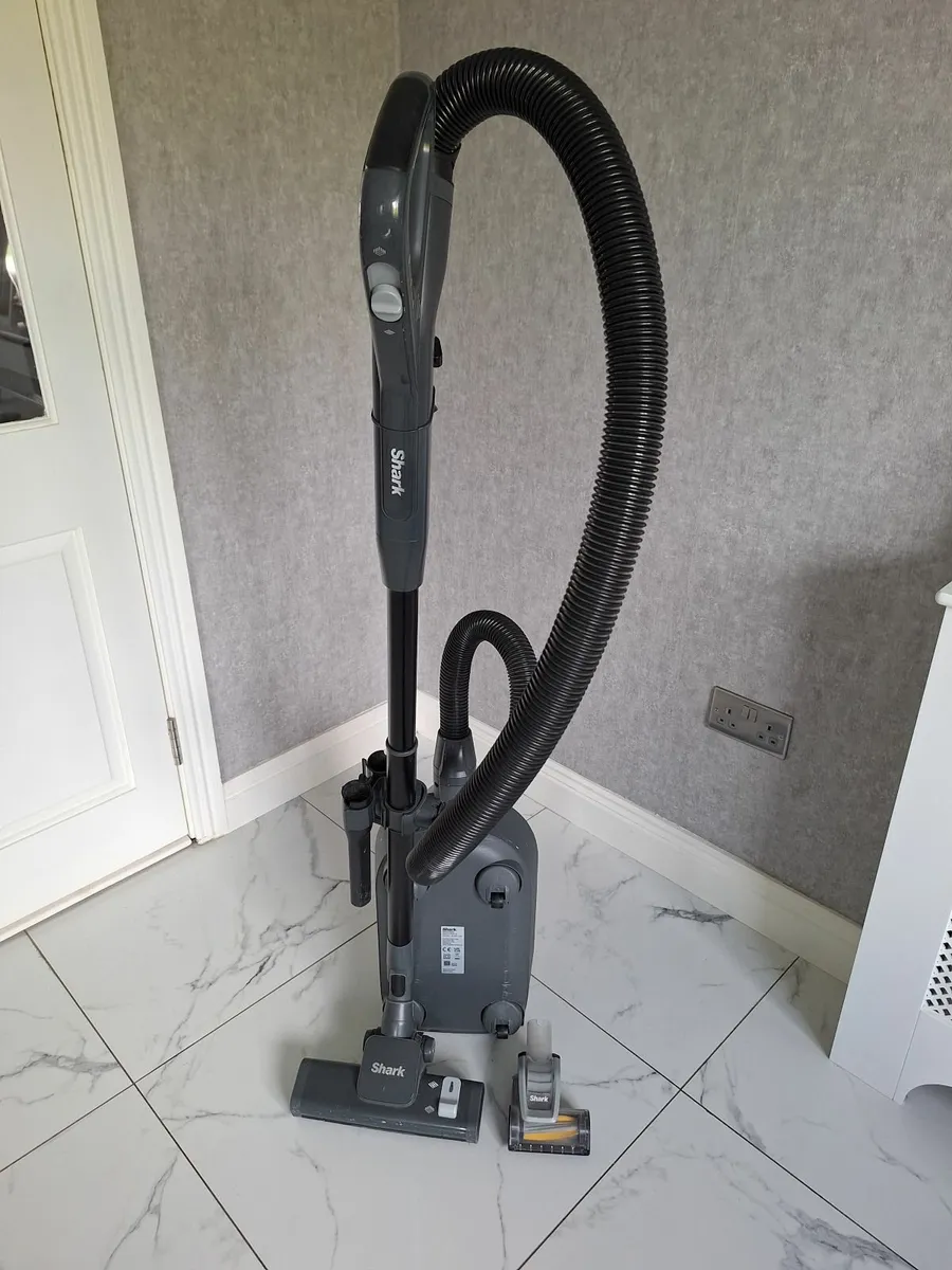 Shark vacuum cleaner - Image 2