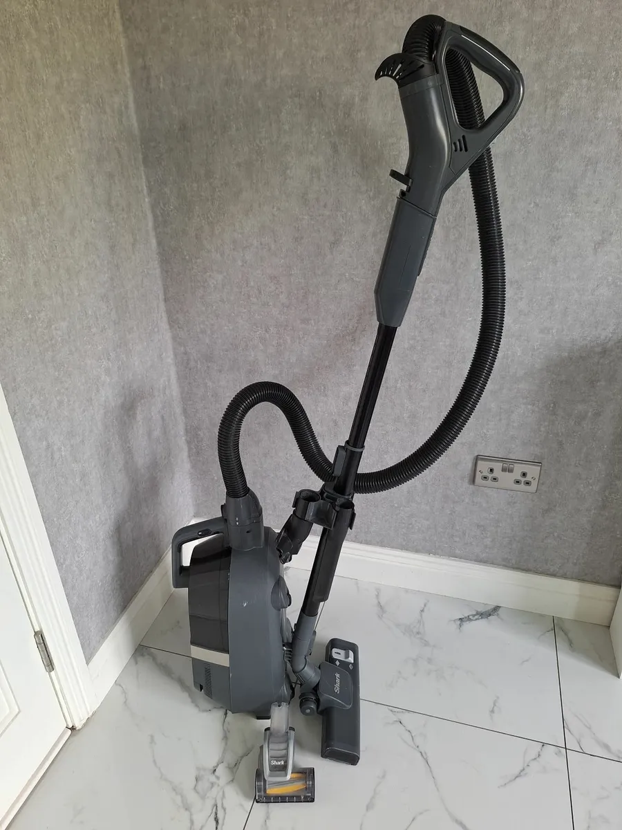 Shark vacuum cleaner - Image 3