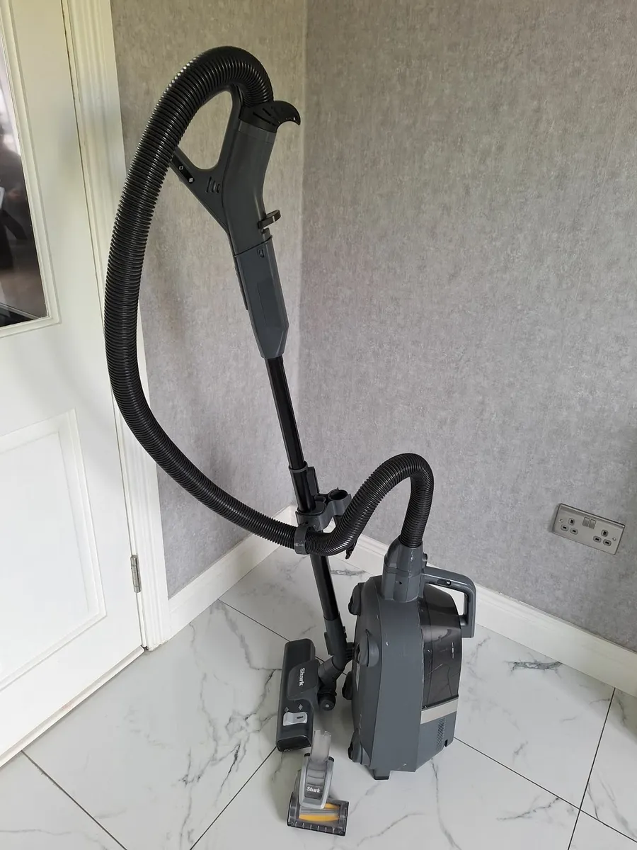 Shark vacuum cleaner - Image 4
