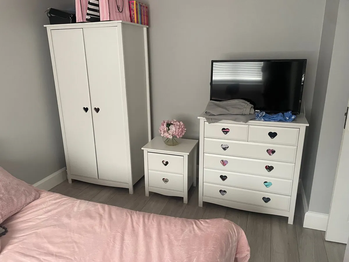 Bedroom furniture - Image 2