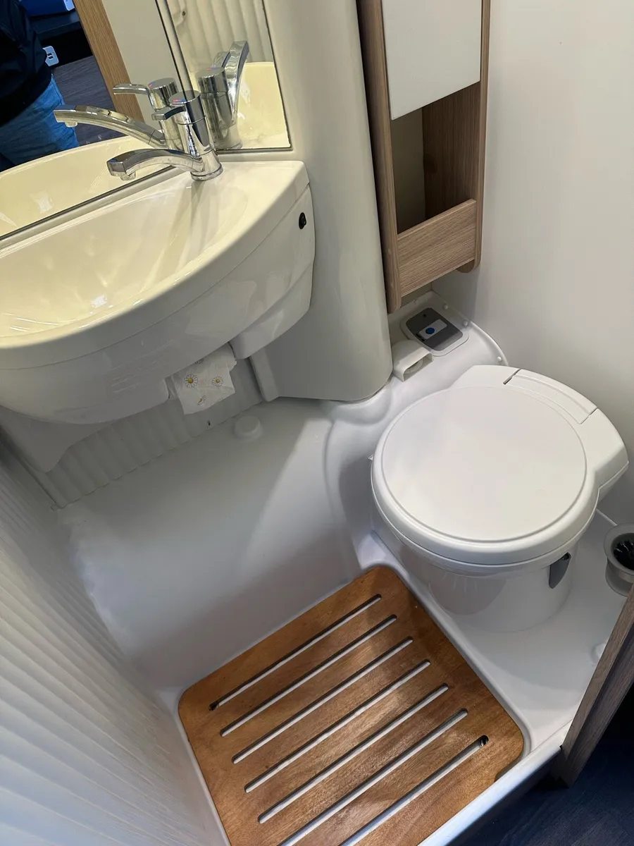 2020 Sunlight T66 motorhome - Image 4