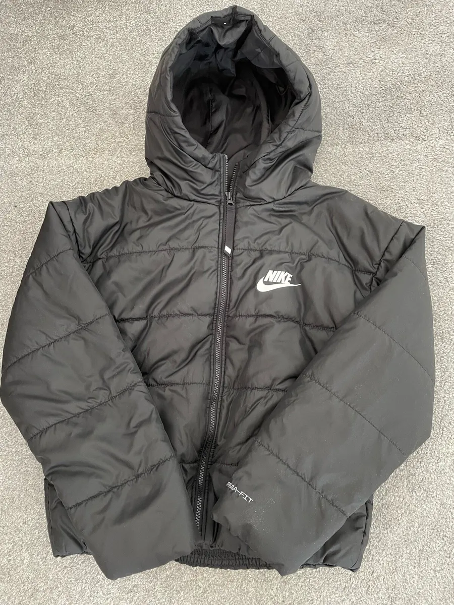 Nike women’s puffer jacket - Image 1