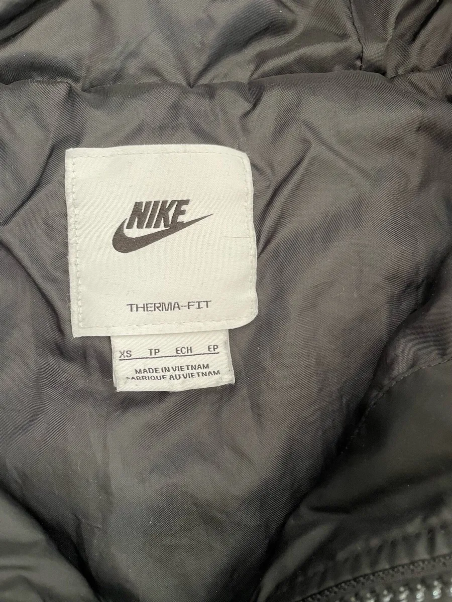Nike women’s puffer jacket - Image 2