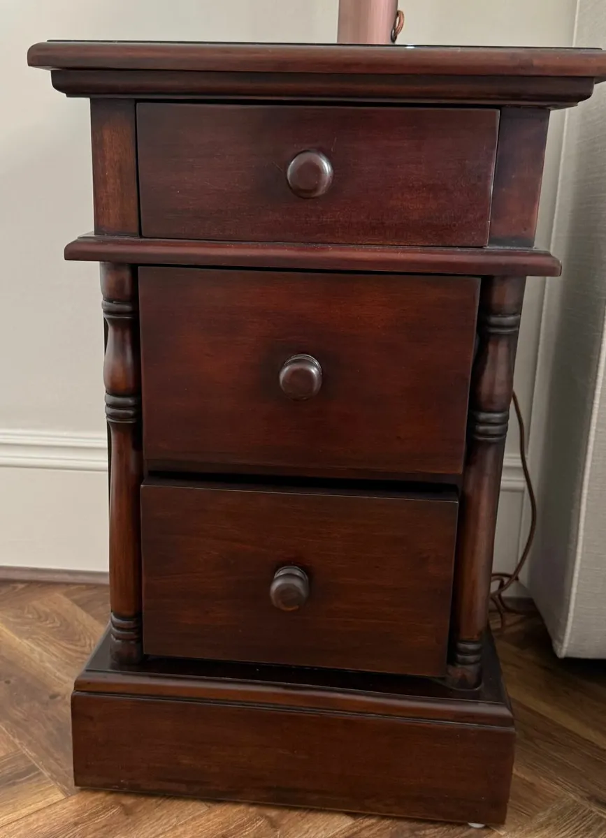 2 Mahogany Bedside Tables - Image 1