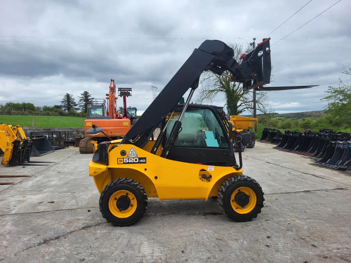 JCB  520  40   (2017)   LOW HOURS - Image 1