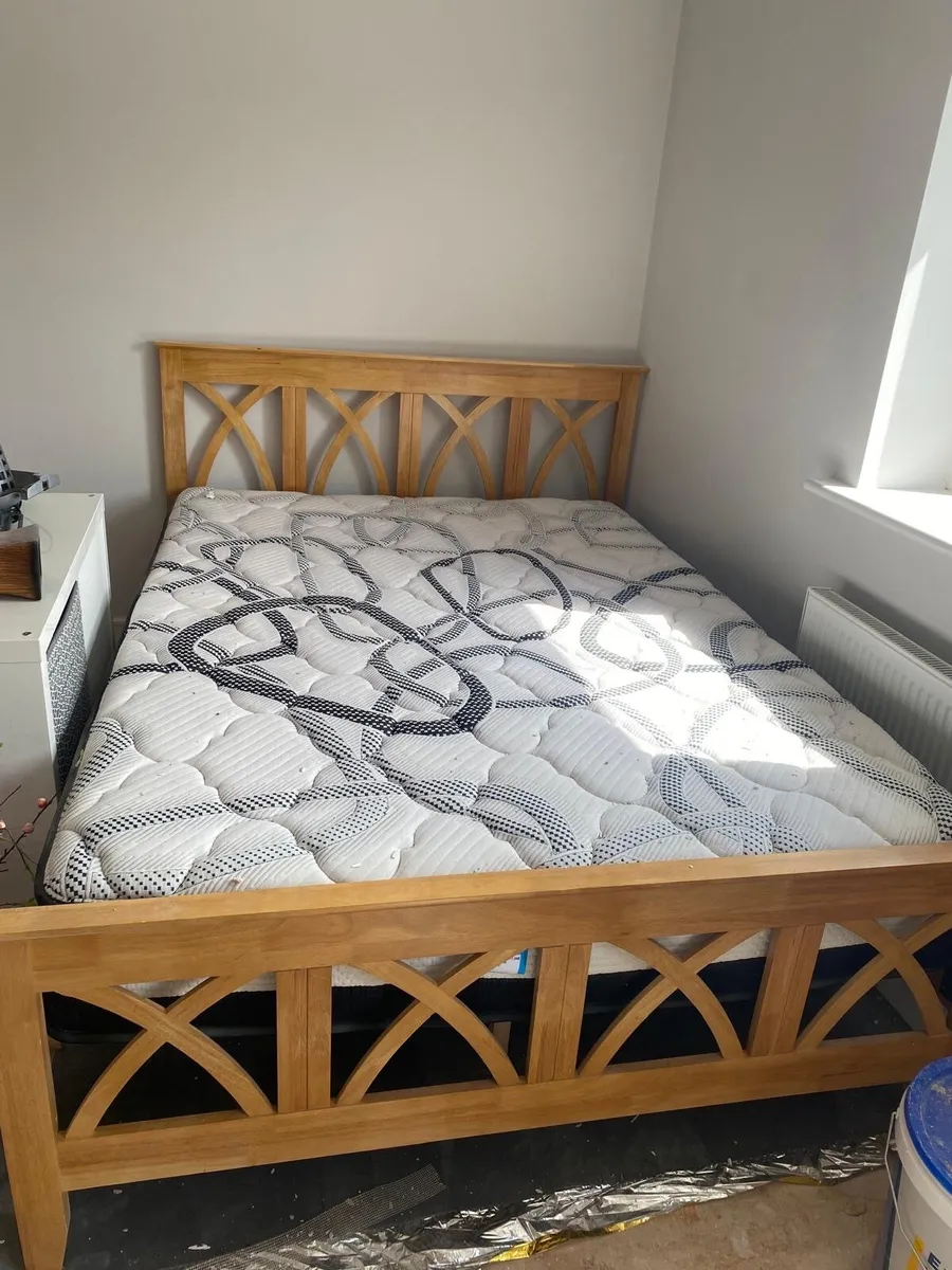 Bed frame with matress - Image 3