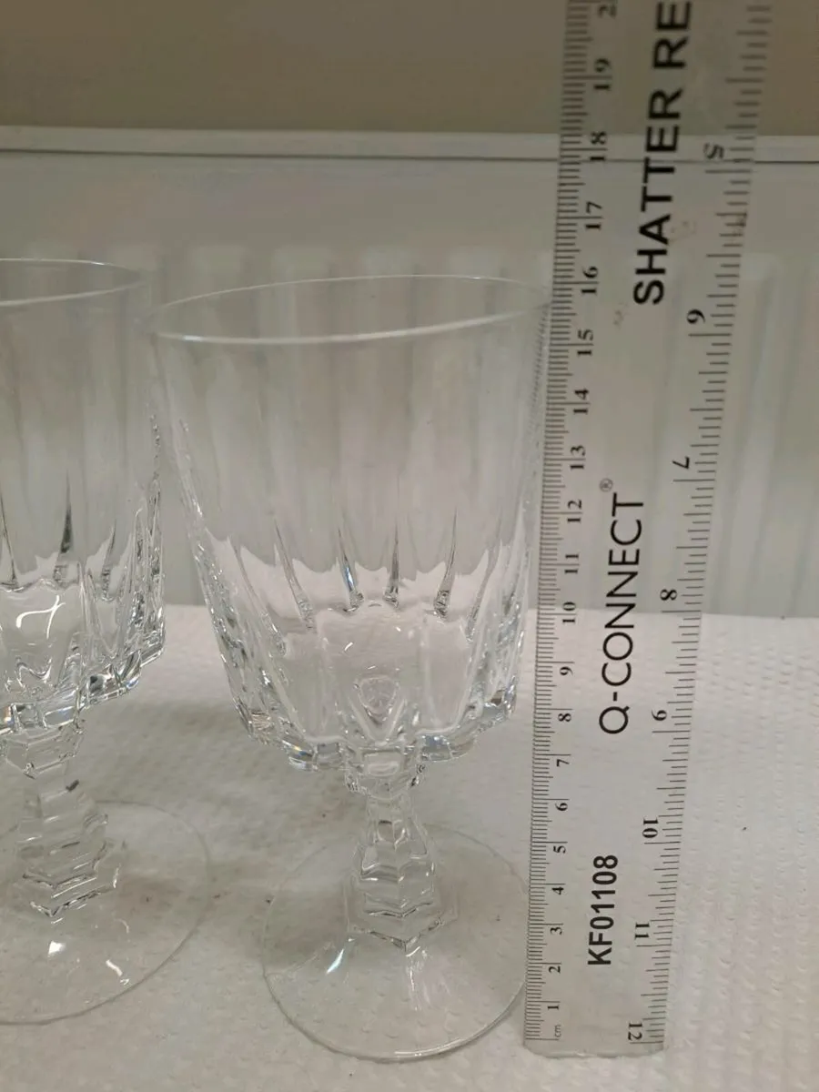 4 Cris D'Arques wine glasses - Image 2