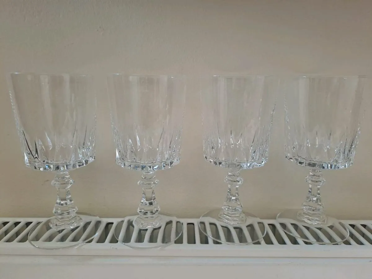4 Cris D'Arques wine glasses - Image 4