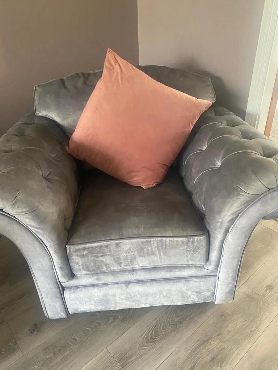 Couch - Image 4