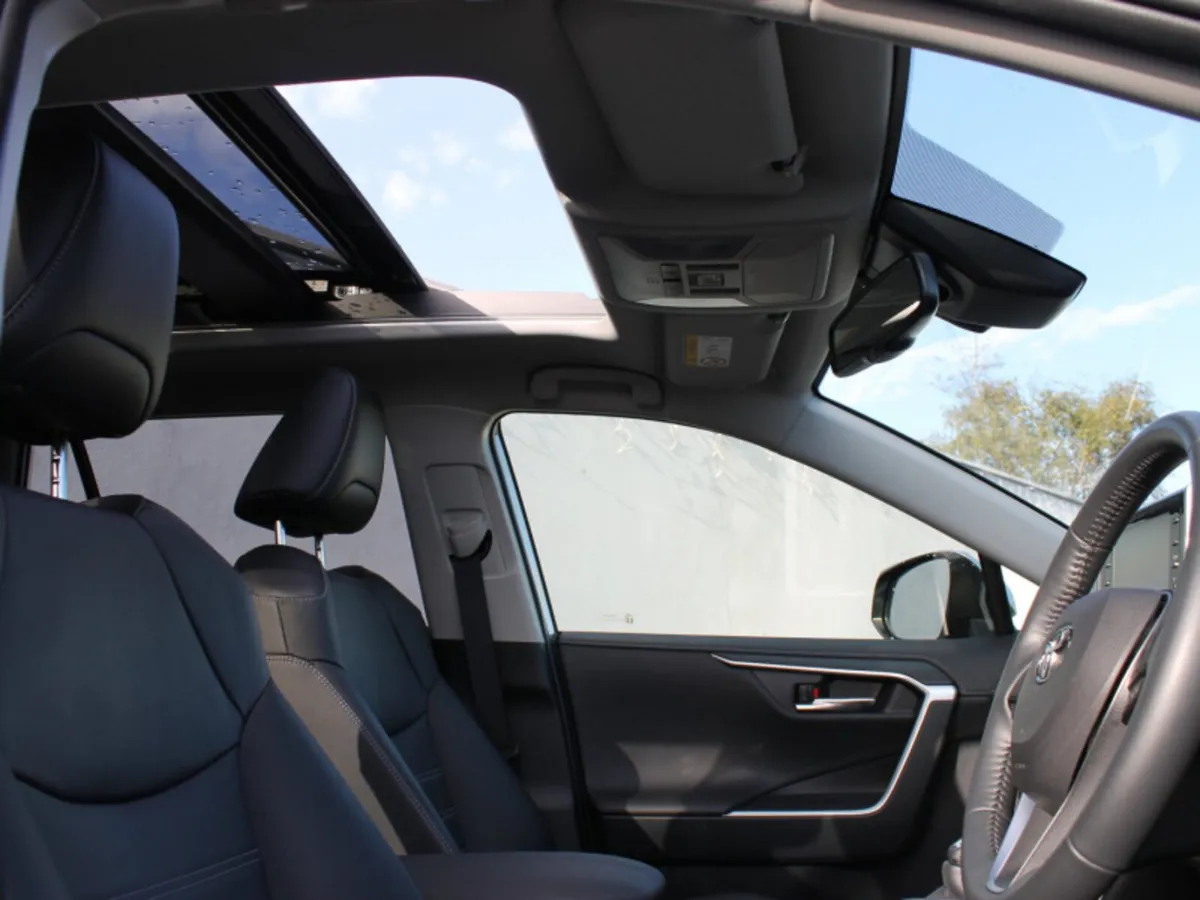 Toyota RAV4 2.5 Hybrid Platinum 5Dr - Image 4