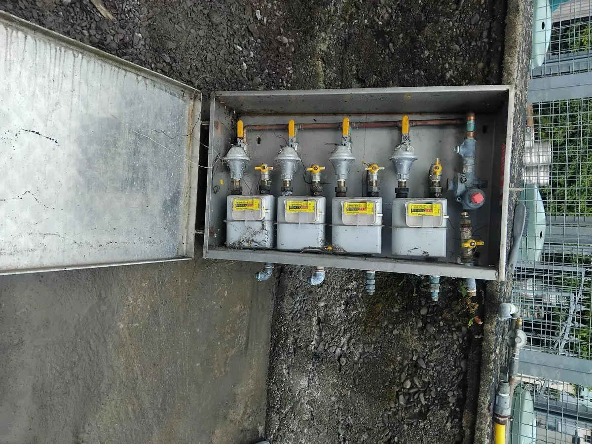 4 way gas meter system, works perfect - Image 1