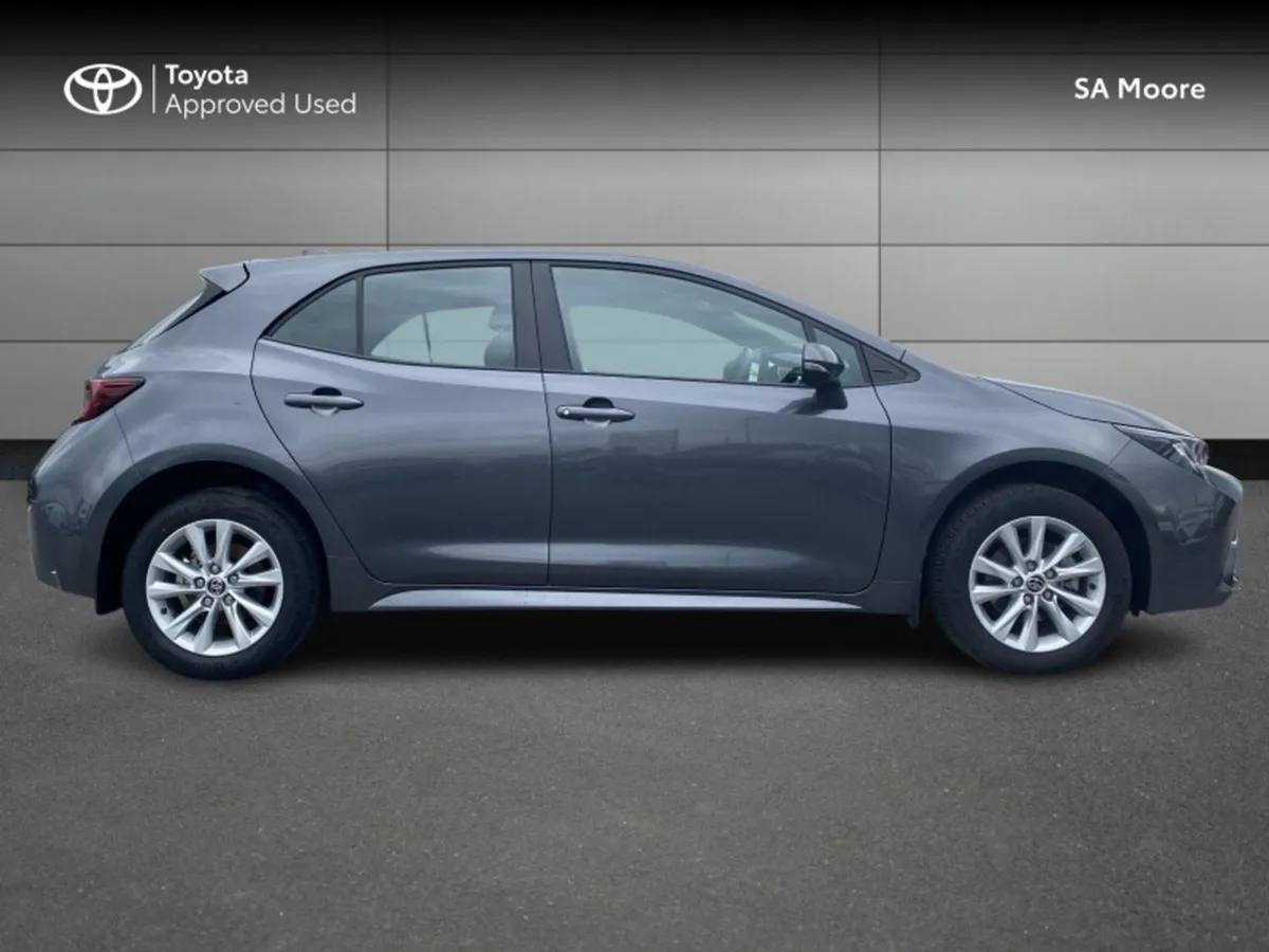 Toyota Corolla Hybrid Luna Hatchback - Image 3