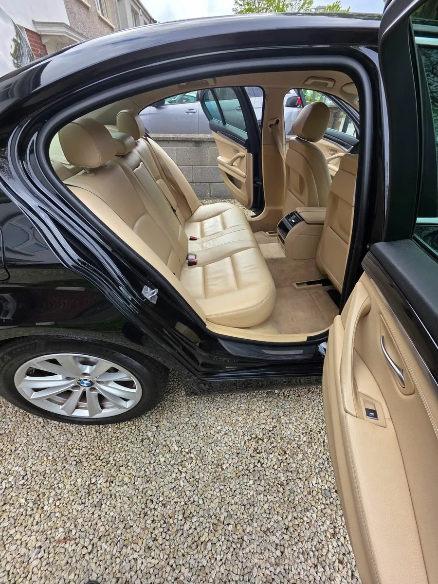 BMW 5-Series 2015 - Image 2