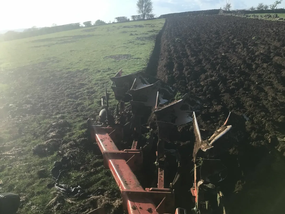 Kverneland Reversible Plough - Image 4
