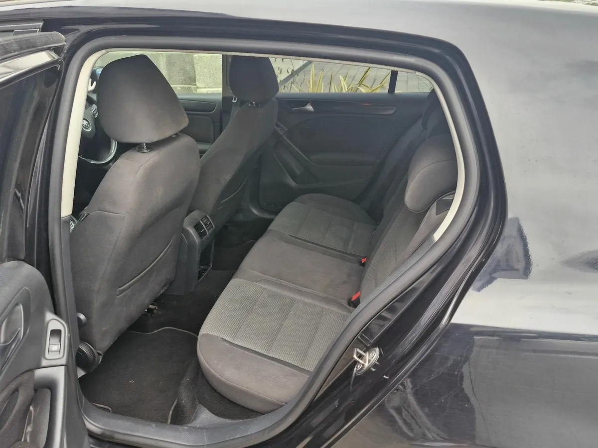 Volkswagen Golf 2011 - Image 2