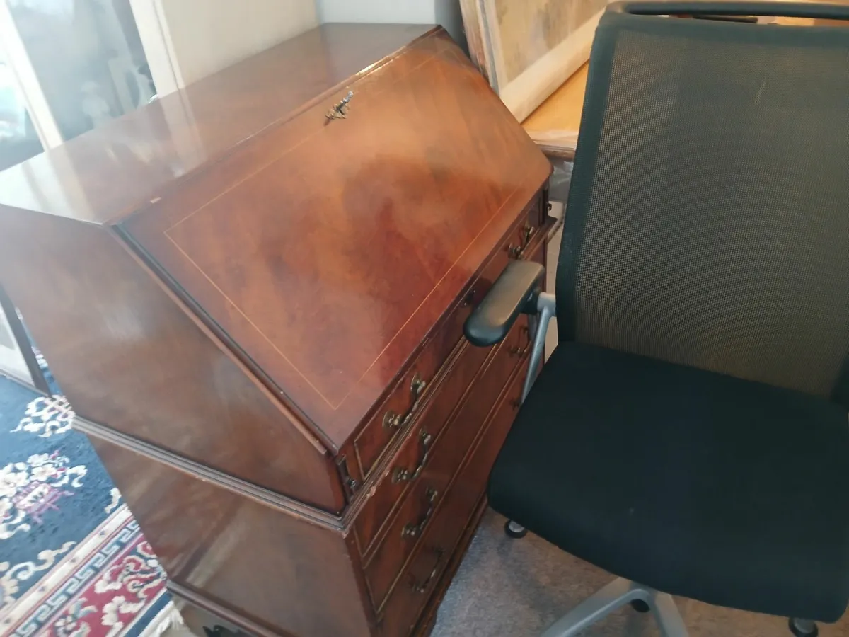 Office buro desk ....vintsge delivered - Image 1