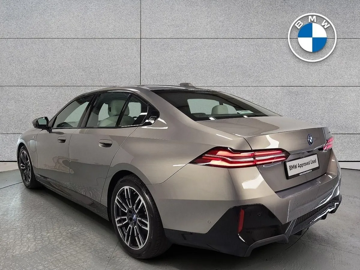 BMW 5 Series 530e M Sport Saloon - Image 2