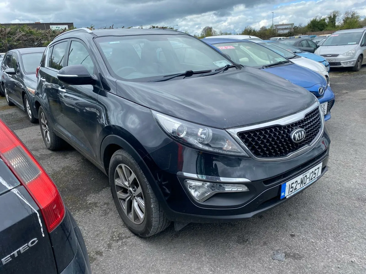 Kia sportage 2015 diesel Light front damage - Image 1