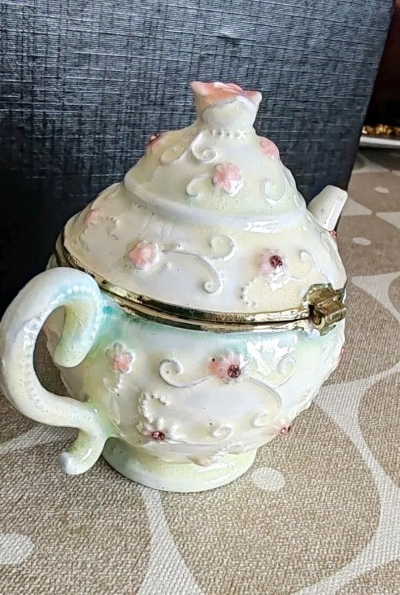 Vintage style cast metal tea pot - Image 4