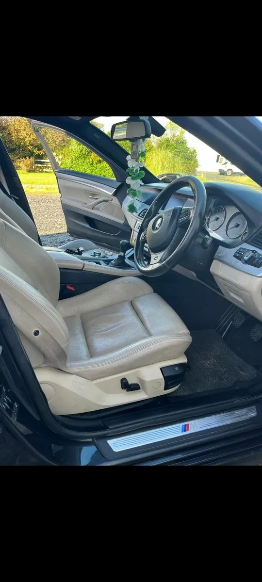 BMW 5-Series 2011 - Image 3