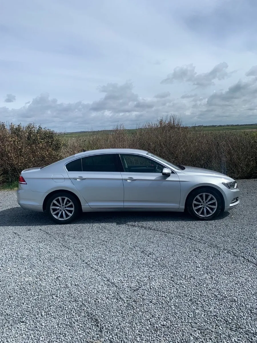 Volkswagen Passat 2015 - Image 2