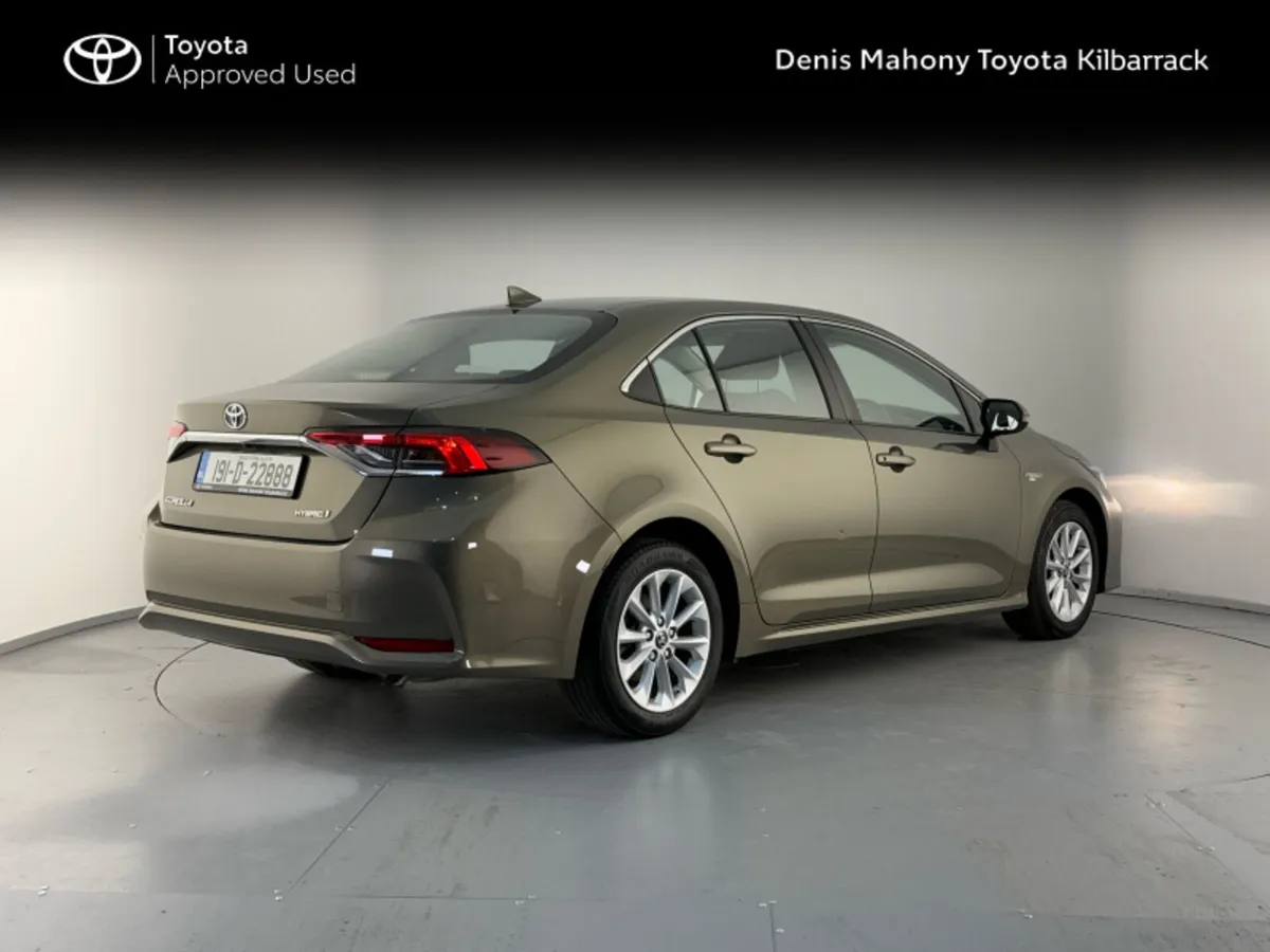 Toyota Corolla HYBRID LUNA SALOON - Image 2