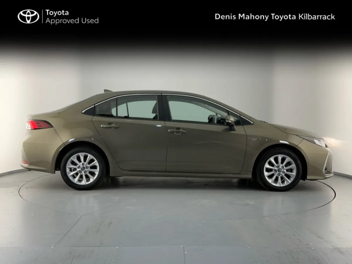 Toyota Corolla HYBRID LUNA SALOON - Image 3