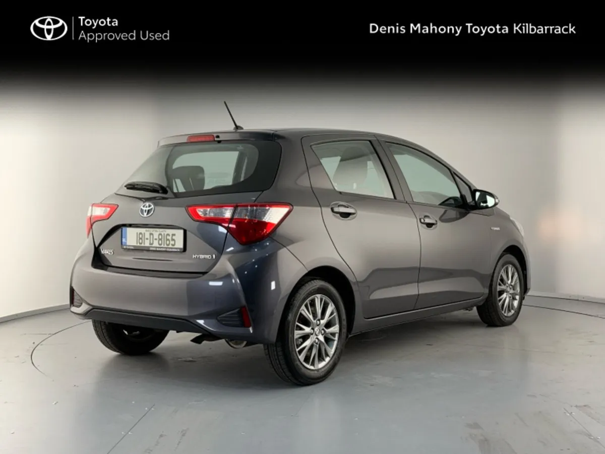 Toyota Yaris HYBRID LUNA - Image 2
