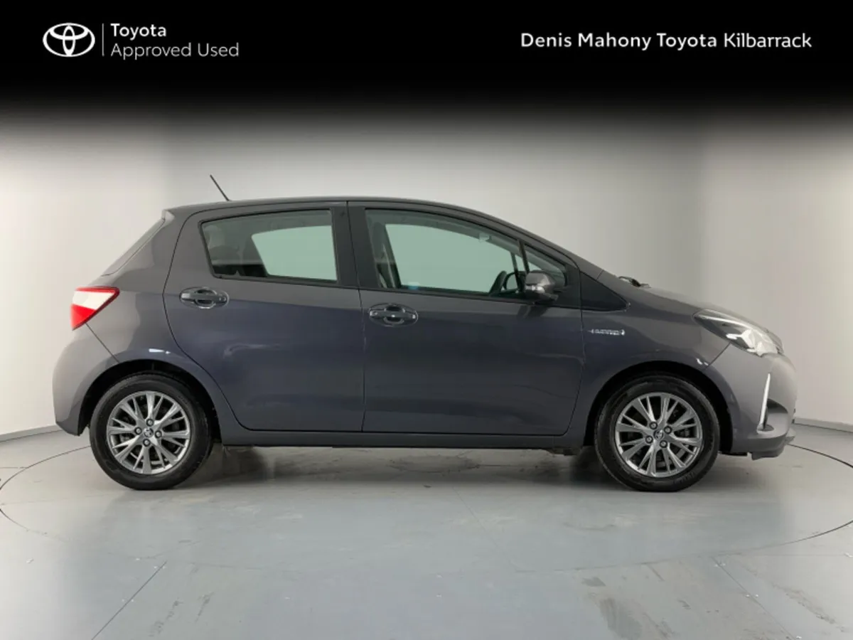 Toyota Yaris HYBRID LUNA - Image 3