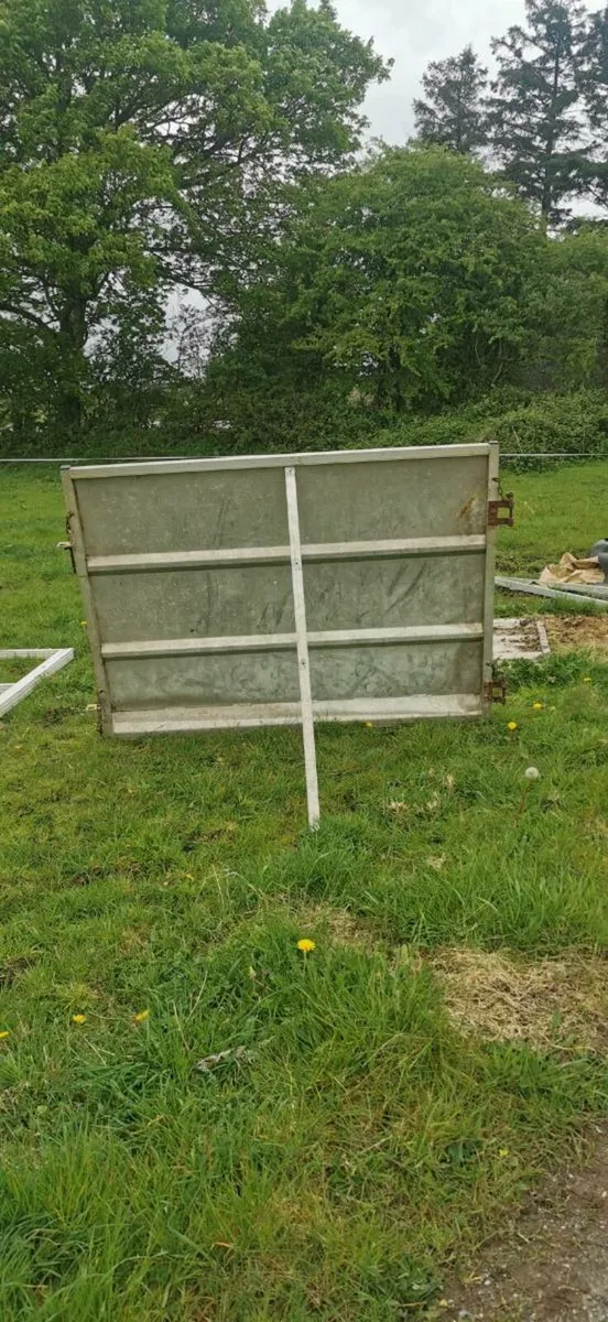 Trailers - Image 2