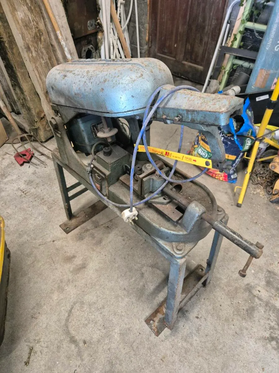 Band saw - Image 1