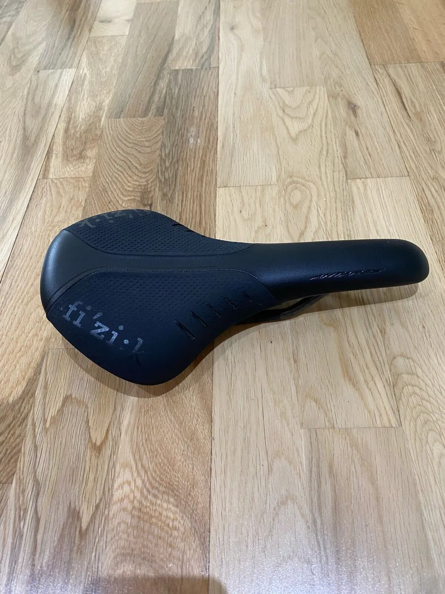 Fizik Antares R1 Carbon Saddle 165g - Image 1