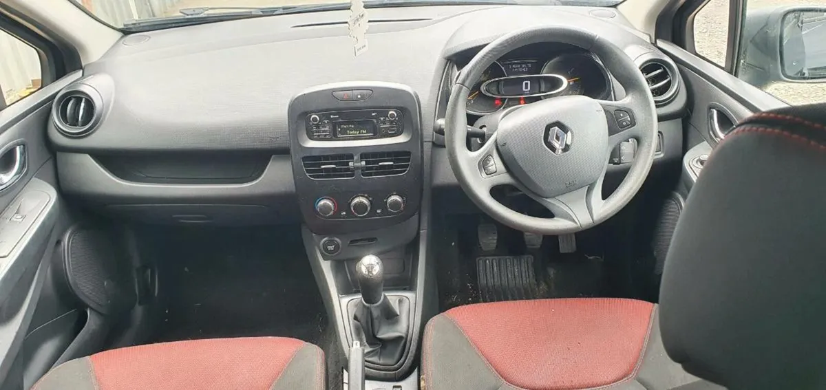 131 Renault Clio - Image 4