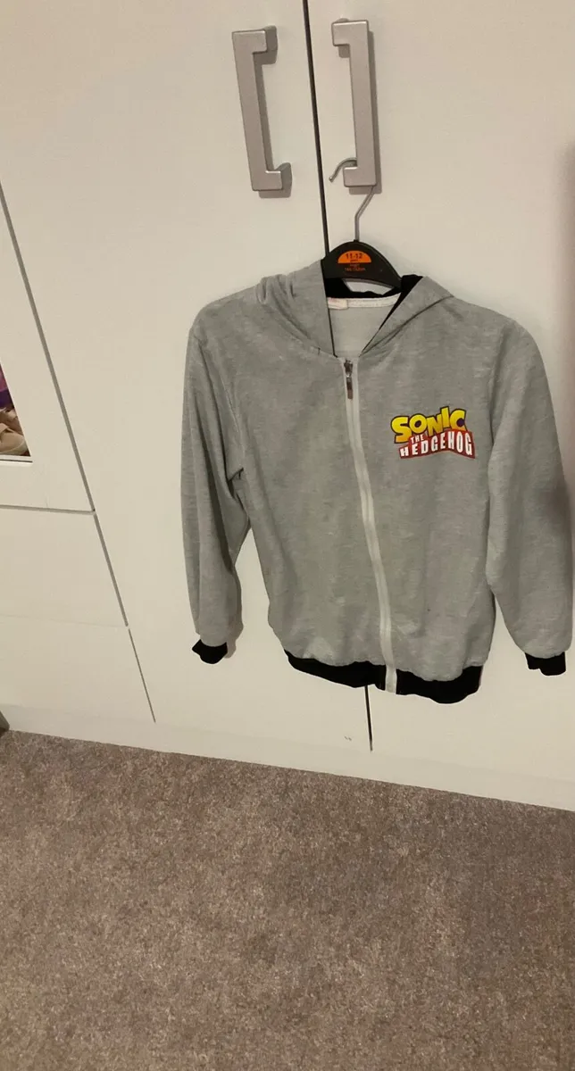 Sonic the Hedgehog hoodie, 6 to 8 - Image 2