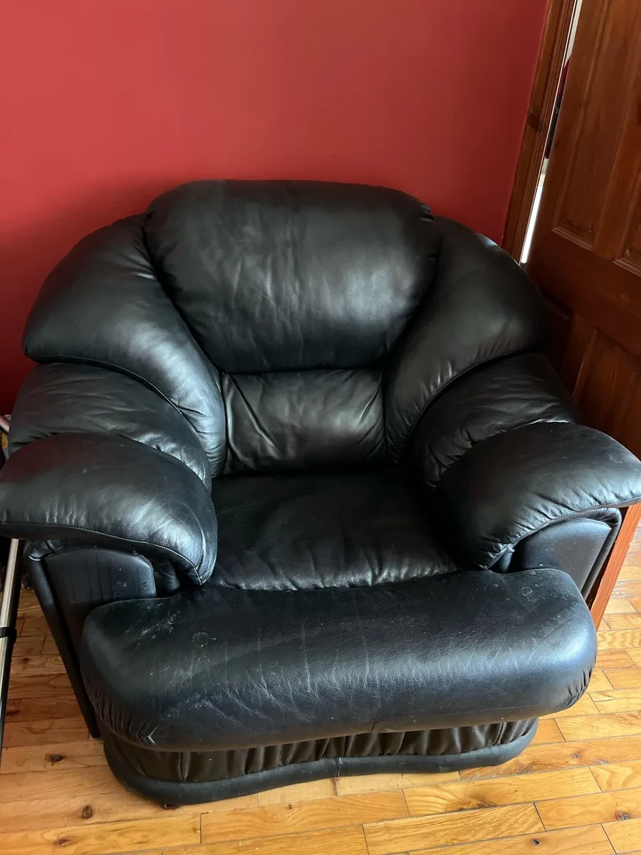FREE 1 recliner, 1 arm chair - Image 3