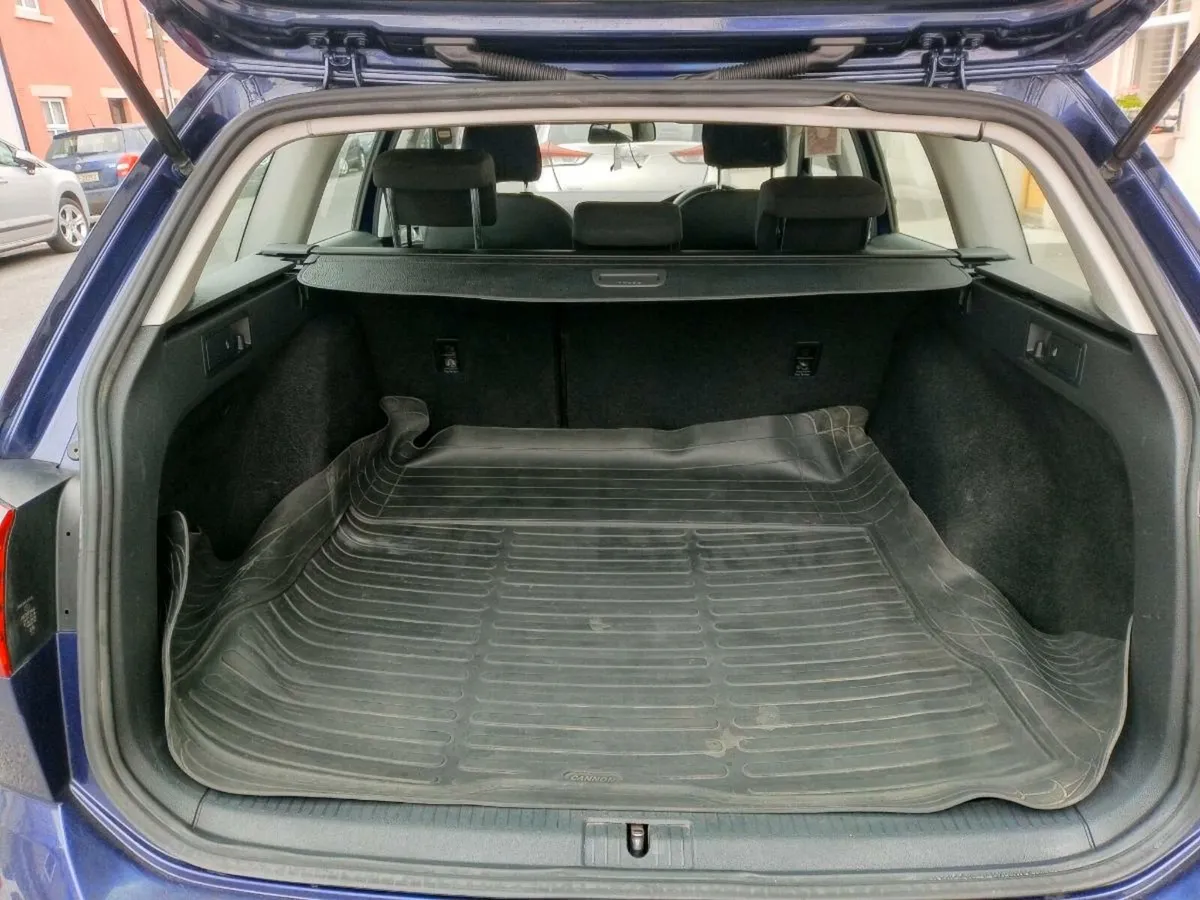Volkswagen Golf Estate - Image 3
