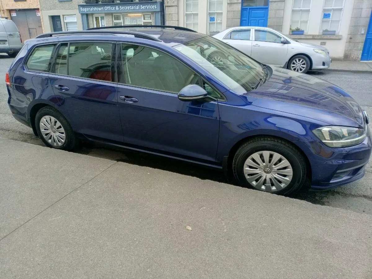 Volkswagen Golf Estate - Image 1