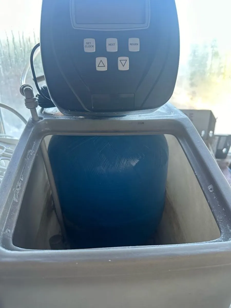 water softner UV light and filter - Image 1
