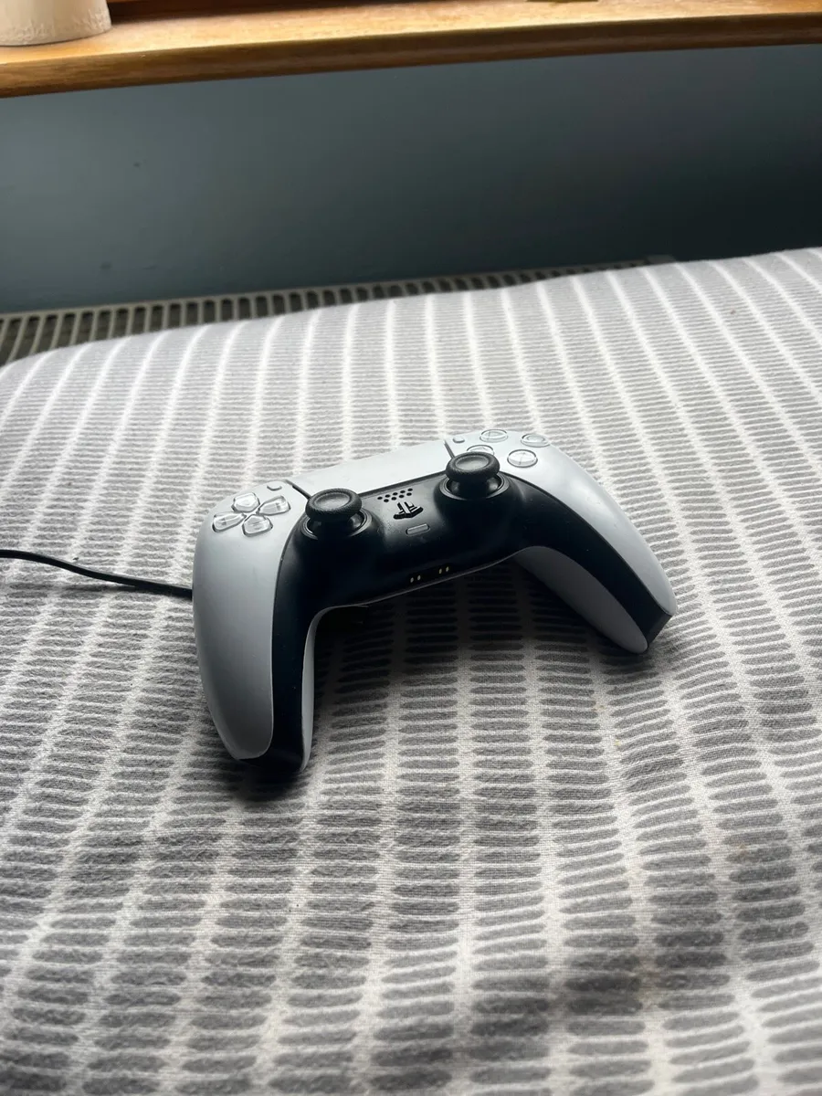 Ps5 disc version with steering wheel and pedals - Image 3