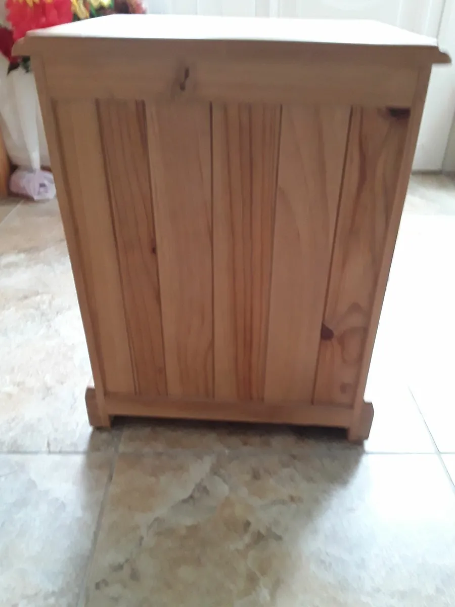 Good quality solid pine tree draw Locker new condi - Image 2
