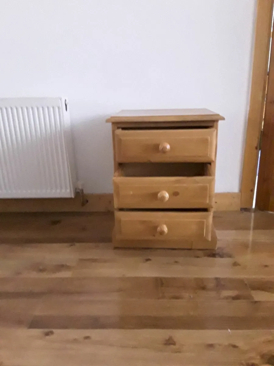 Good quality solid pine tree draw Locker new condi - Image 3
