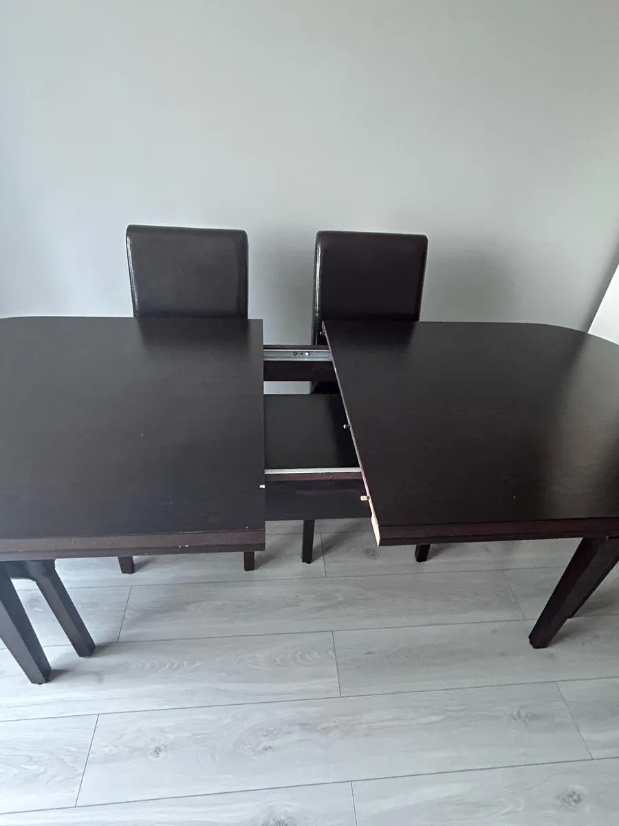 Table with chairs - Image 1