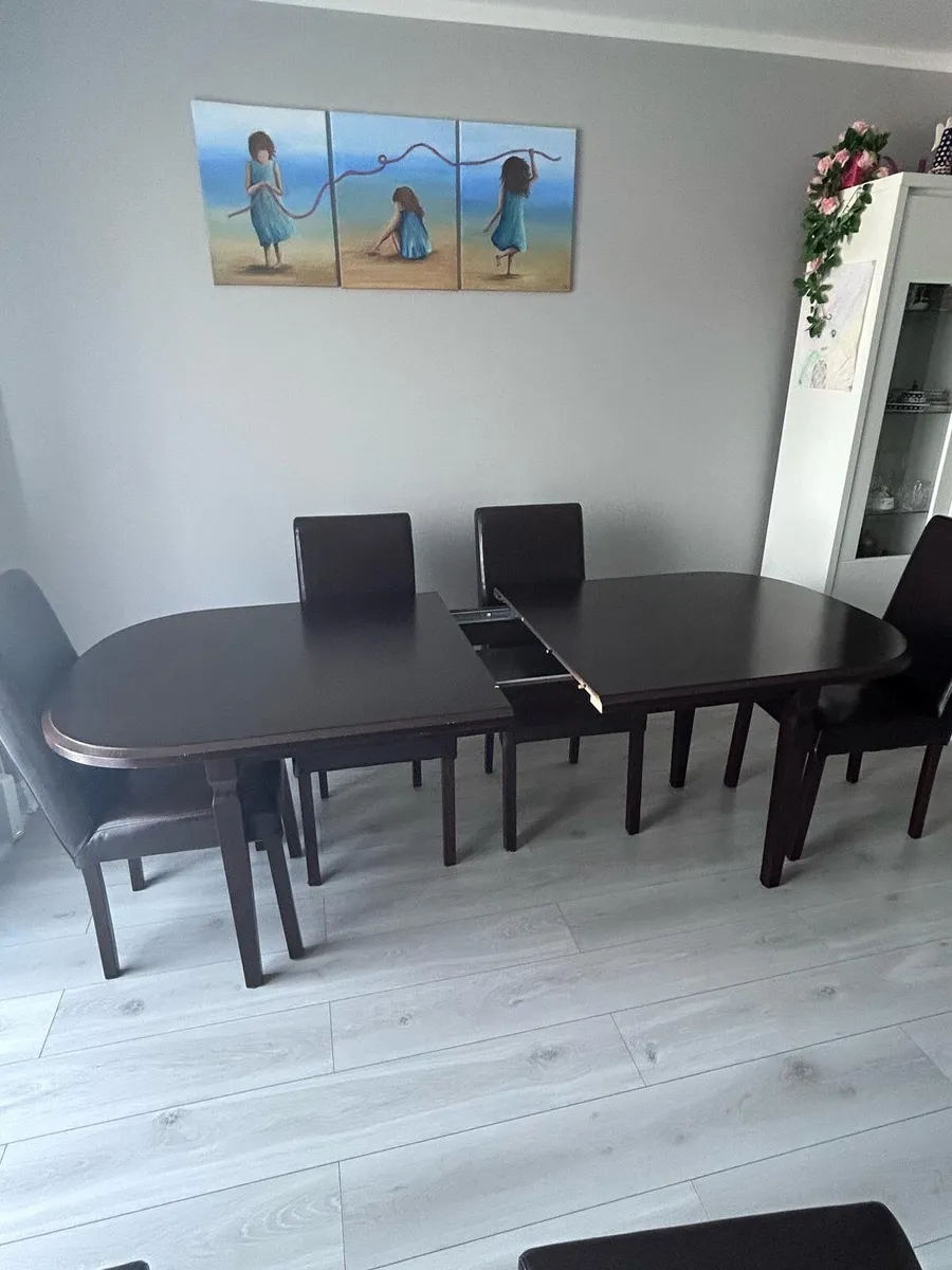Table with chairs - Image 2